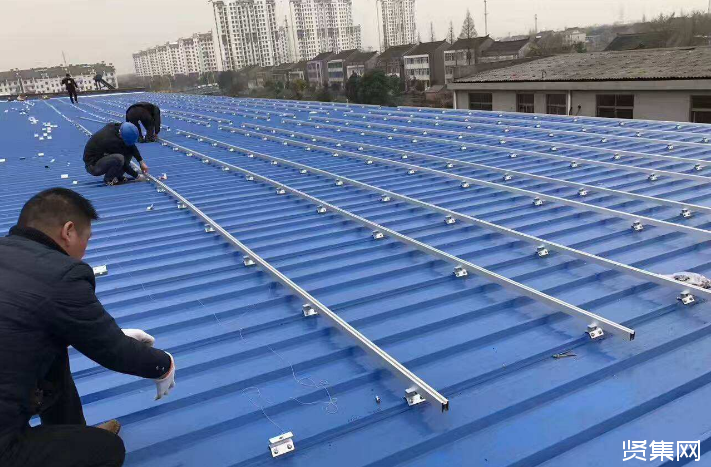 ?彩鋼板的特性有哪些？制作流程和安裝步驟分別是什么？